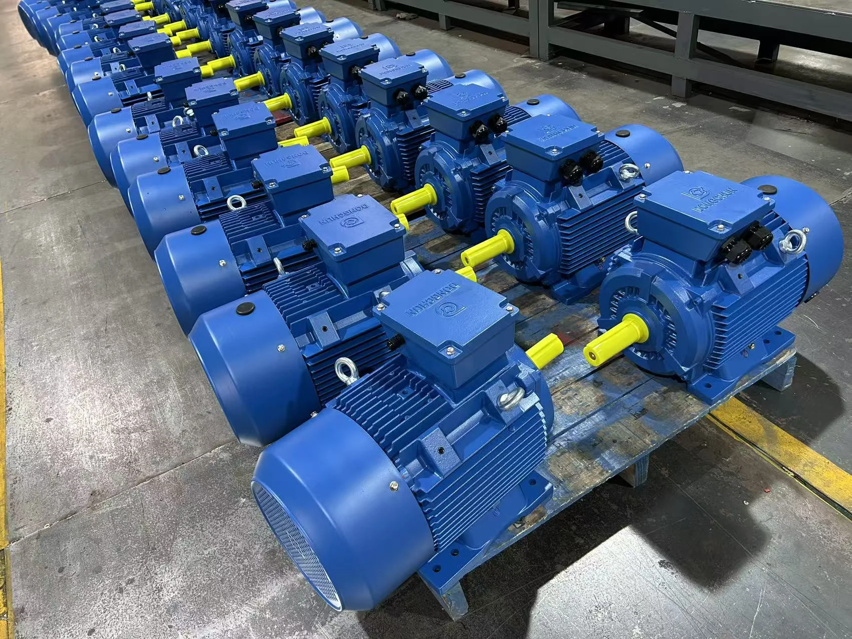 Side-by-side comparison of a genuine and an inflated motor nameplate Comparison of genuine vs inflated motor nameplate ratings